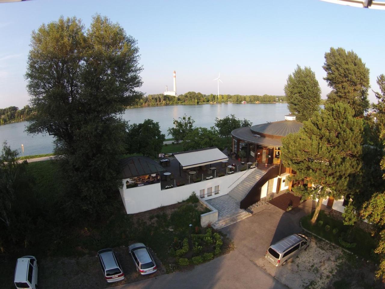 River Lodge Vienna Exterior photo
